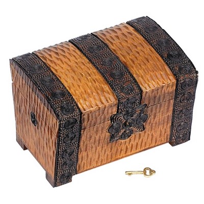Wood Chest w/Carved Detail & Key Lock (6 1/2"x4 1/2"x4 1/4")