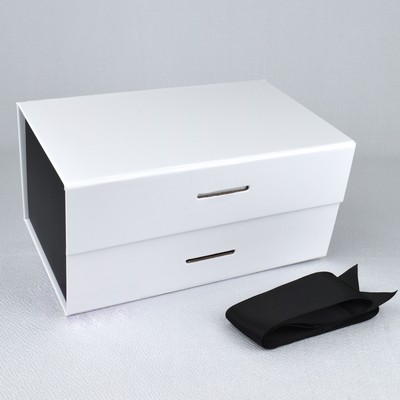 Magnetic Closure Gift Box with Removable Ribbon (8.25" x 5" x 4in)