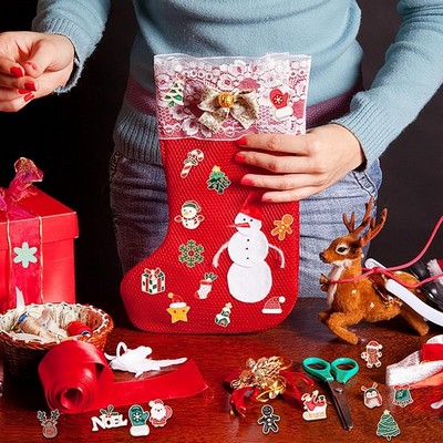 Christmas Pins Enamel Lapel Pins Brooch Pin Badge Holiday Cartoon Pin Badge for Clothes Bags Hats