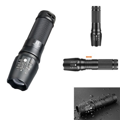 Zoomable Adjustable Focus LED Flashlight