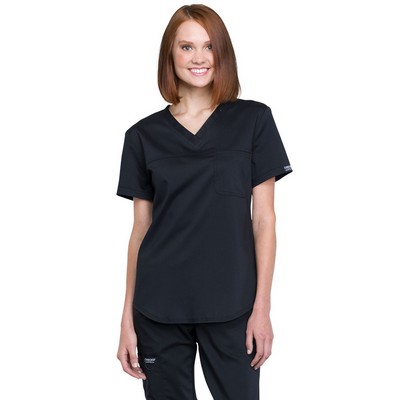 Cherokee - Workwear Revolution - Women's 1-Pocket Tuckable V-Neck O.R. Top