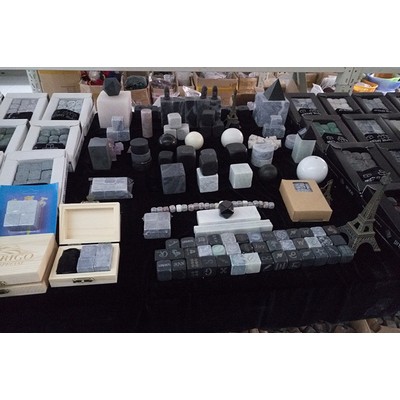 Reusable Basalt Stone Whiskey Chilling Cubes With Velvet Pouch