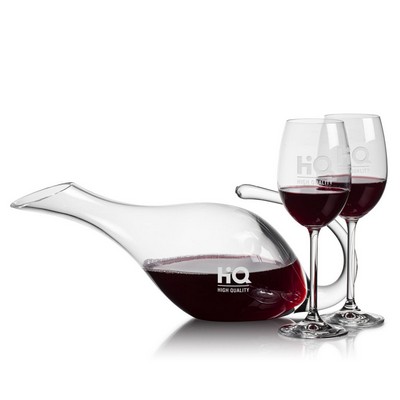 Reyna Carafe & Woodbridge Wine