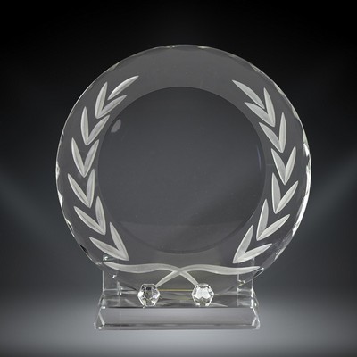 8 1/2" x 7 3/4" - Wreath Crystal Plate